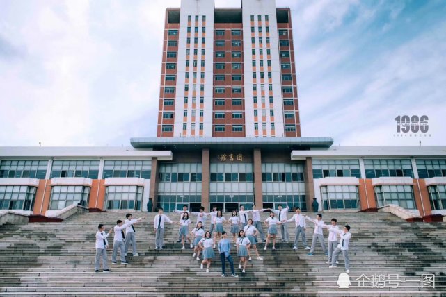 青岛农业大学毕业生唯美毕业照 璀璨星空